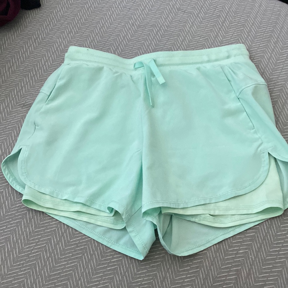 kids all in motion size Large built in shorts underneath super comfortable!